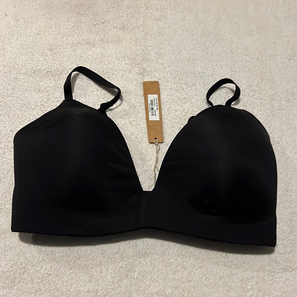 SKIMS WIRELESS FORM T-SHIRT DEMI BRA